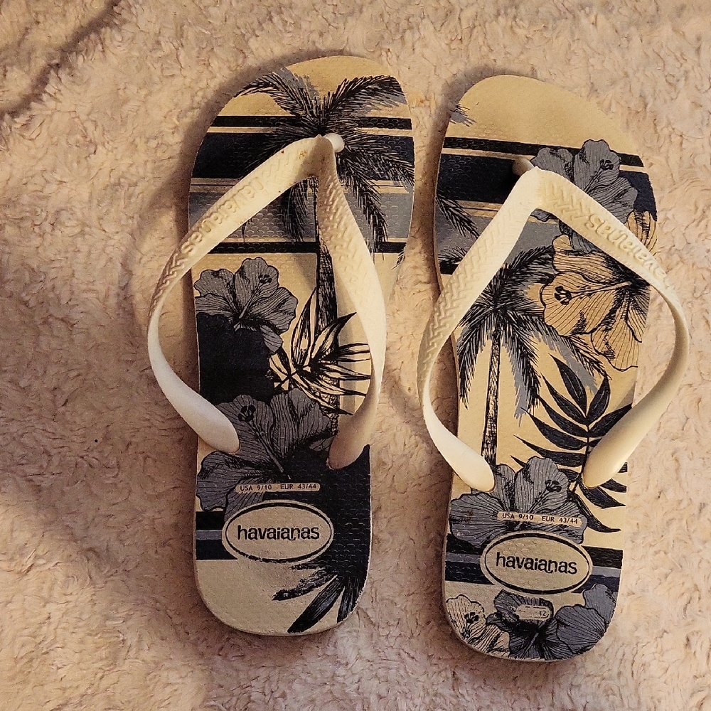 Havaianas Women's Floral Flip Flops - Cream and Black 9/10